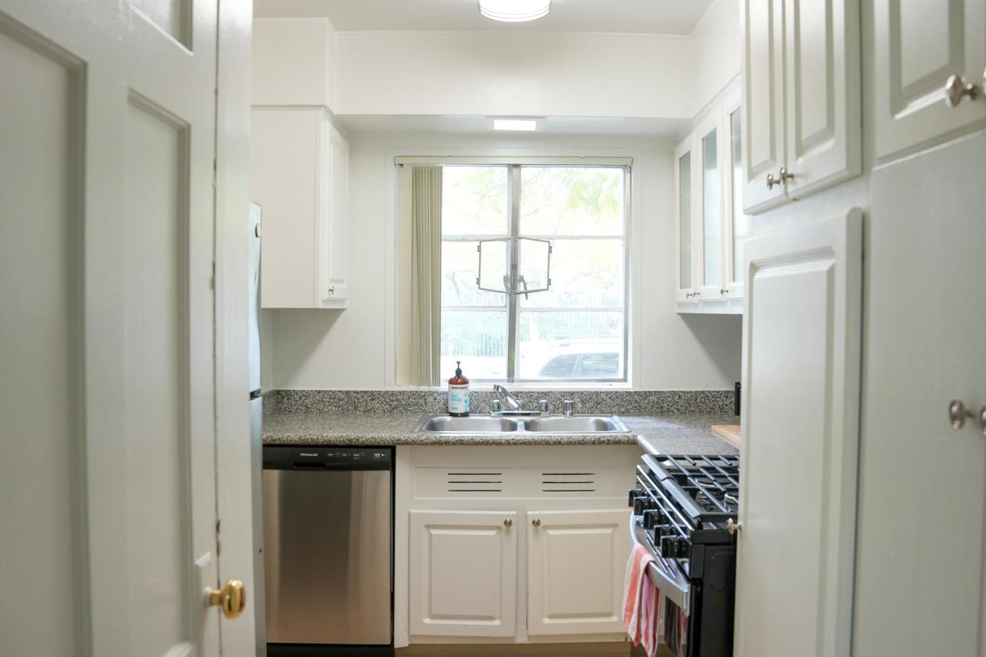 Angeles Miracle Mile Spacious 2br Townhouse Apartment *
